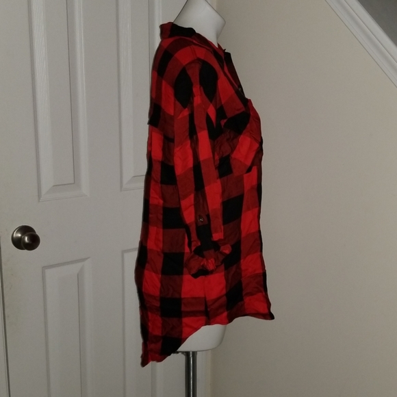NWT! DESIGN LAB PLAID BUTTON DOWN HIGH-LOW SHIRT - Picture 3 of 5